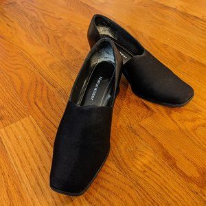 Naturalizer Pumps - Parmel. Size 5.